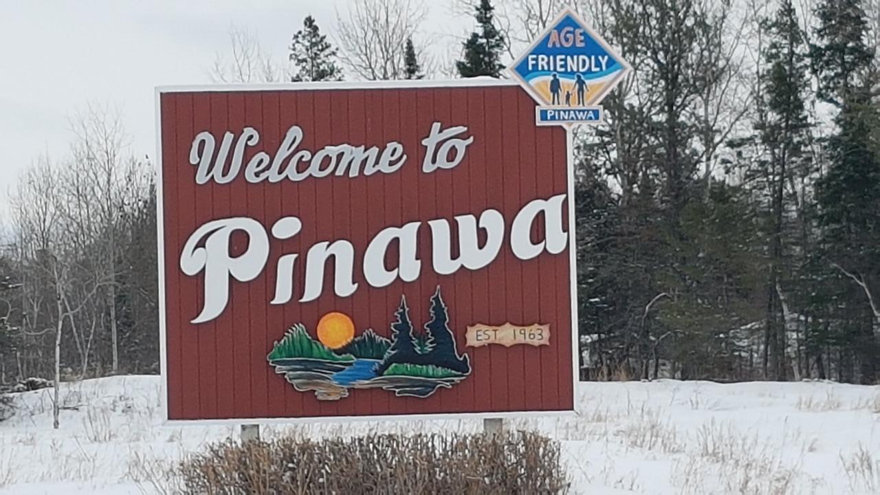 Pinawa Motel エクステリア 写真
