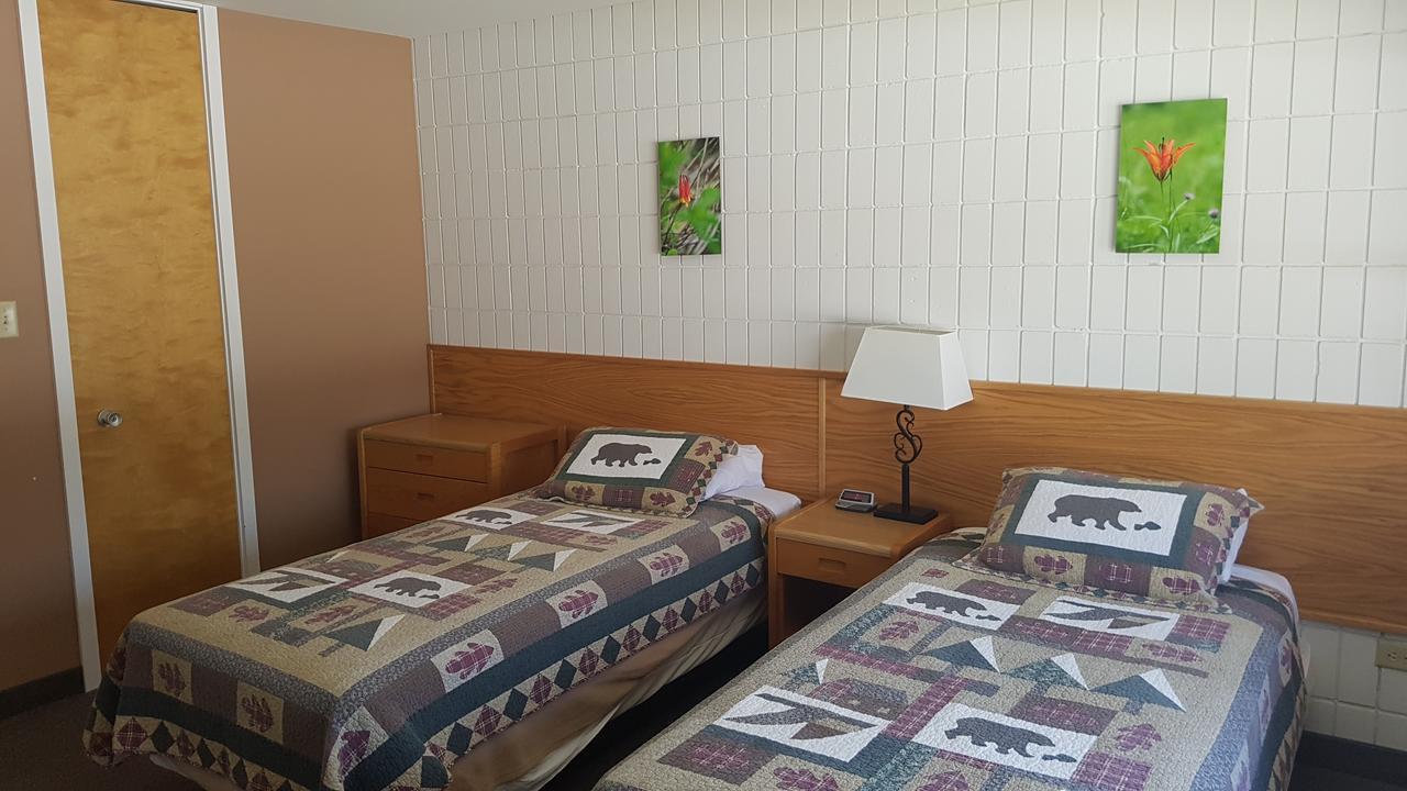 Pinawa Motel エクステリア 写真