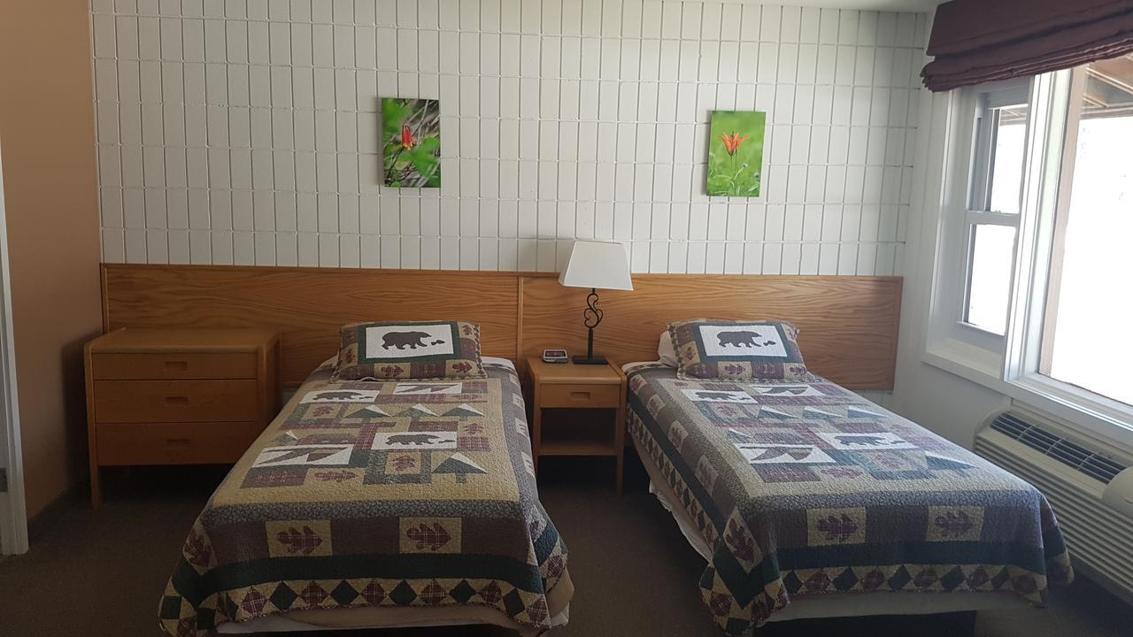 Pinawa Motel エクステリア 写真