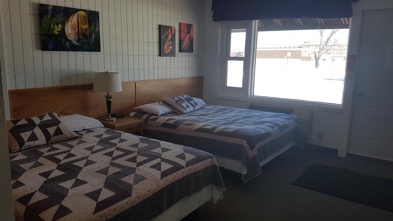 Pinawa Motel エクステリア 写真