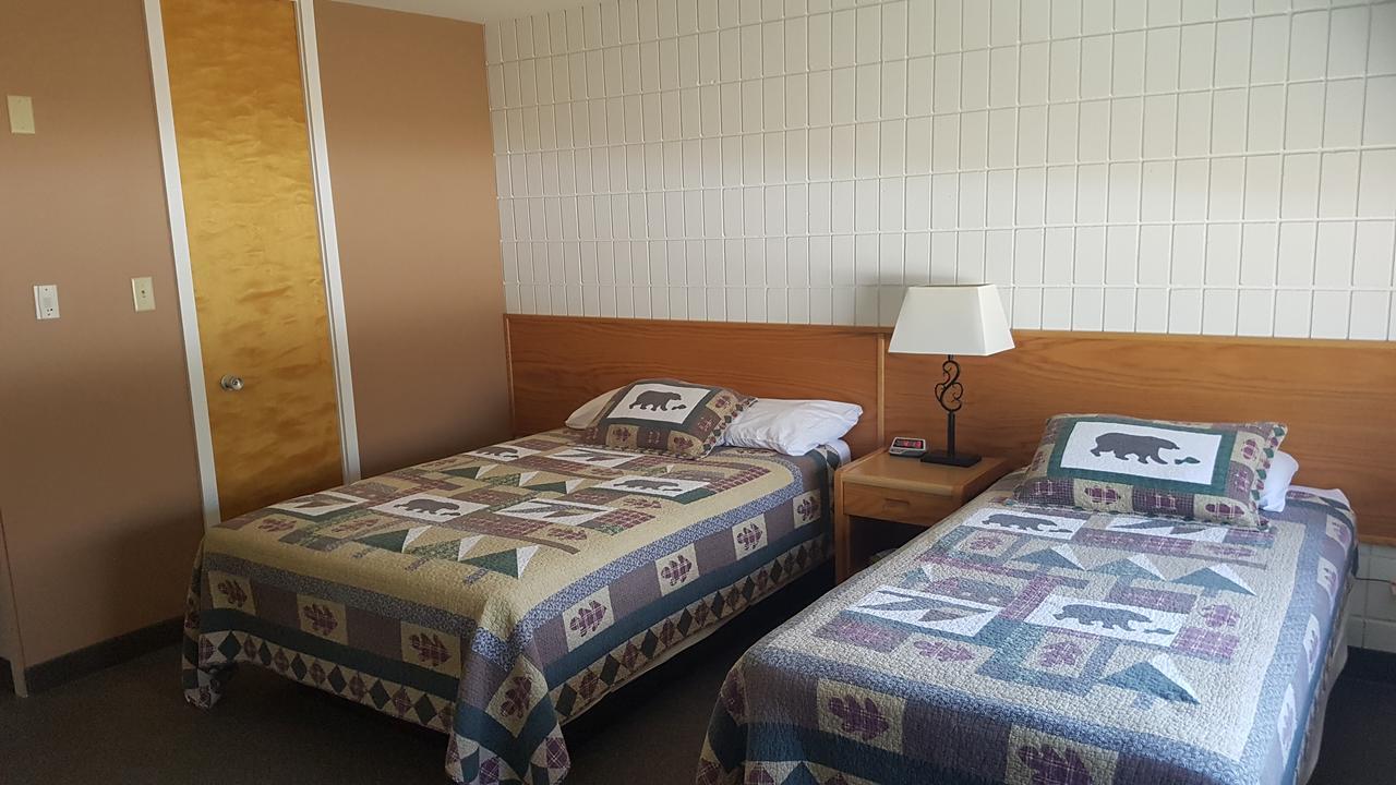 Pinawa Motel エクステリア 写真